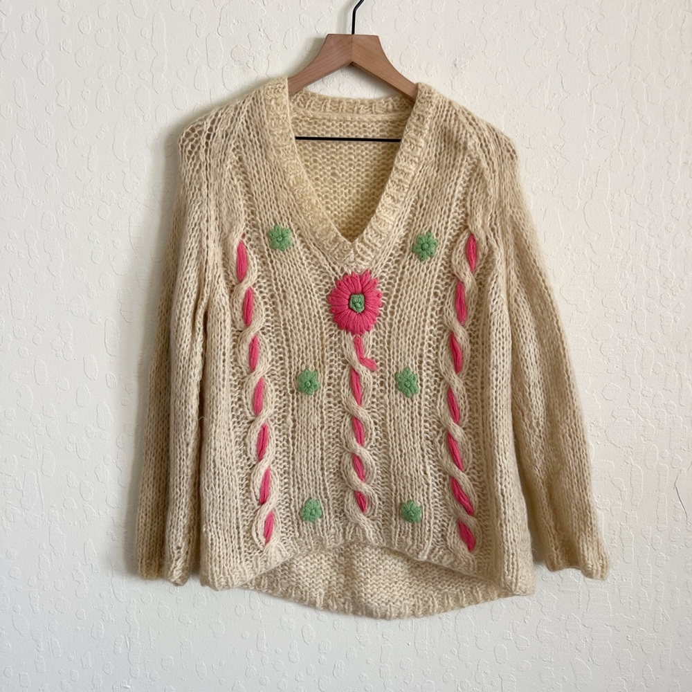 Vintage Hand Knit Chunky Cable Knit Floral Embroidered V-Neck Sweater Medium